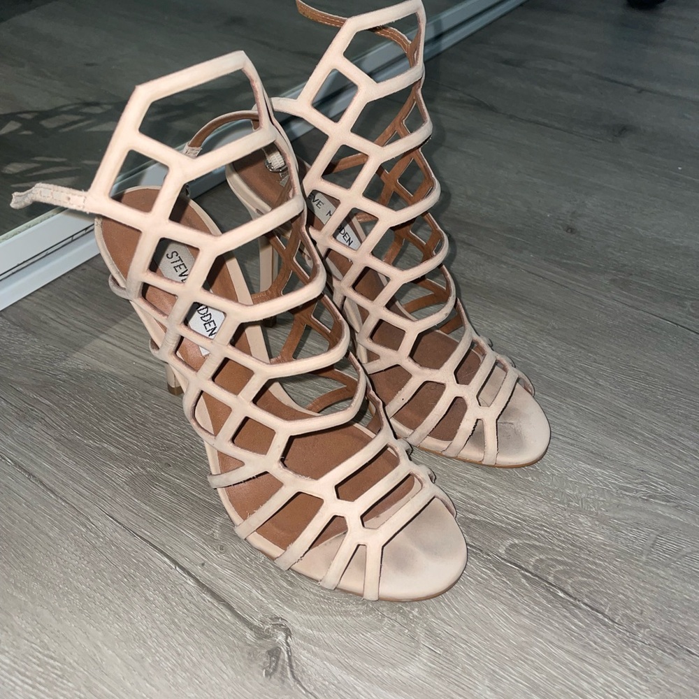 nude steve madden heels